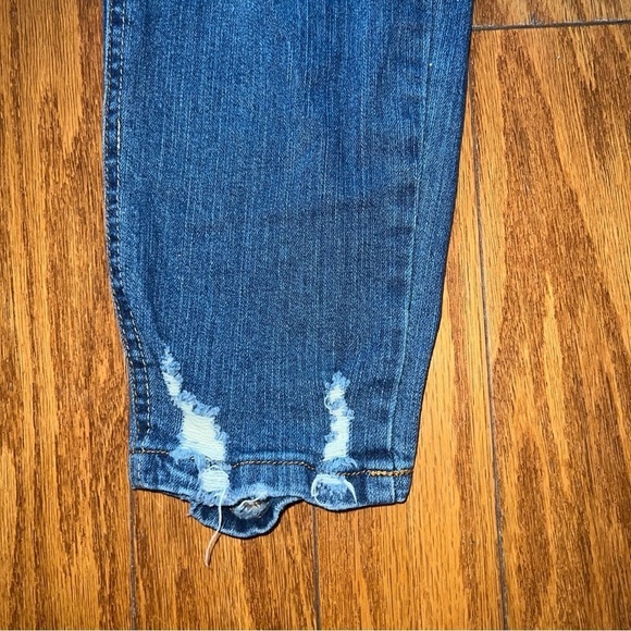 Almost Famous Medium Wash Distressed Skinny Denim Overalls Size 5 - Picture 4 of 13